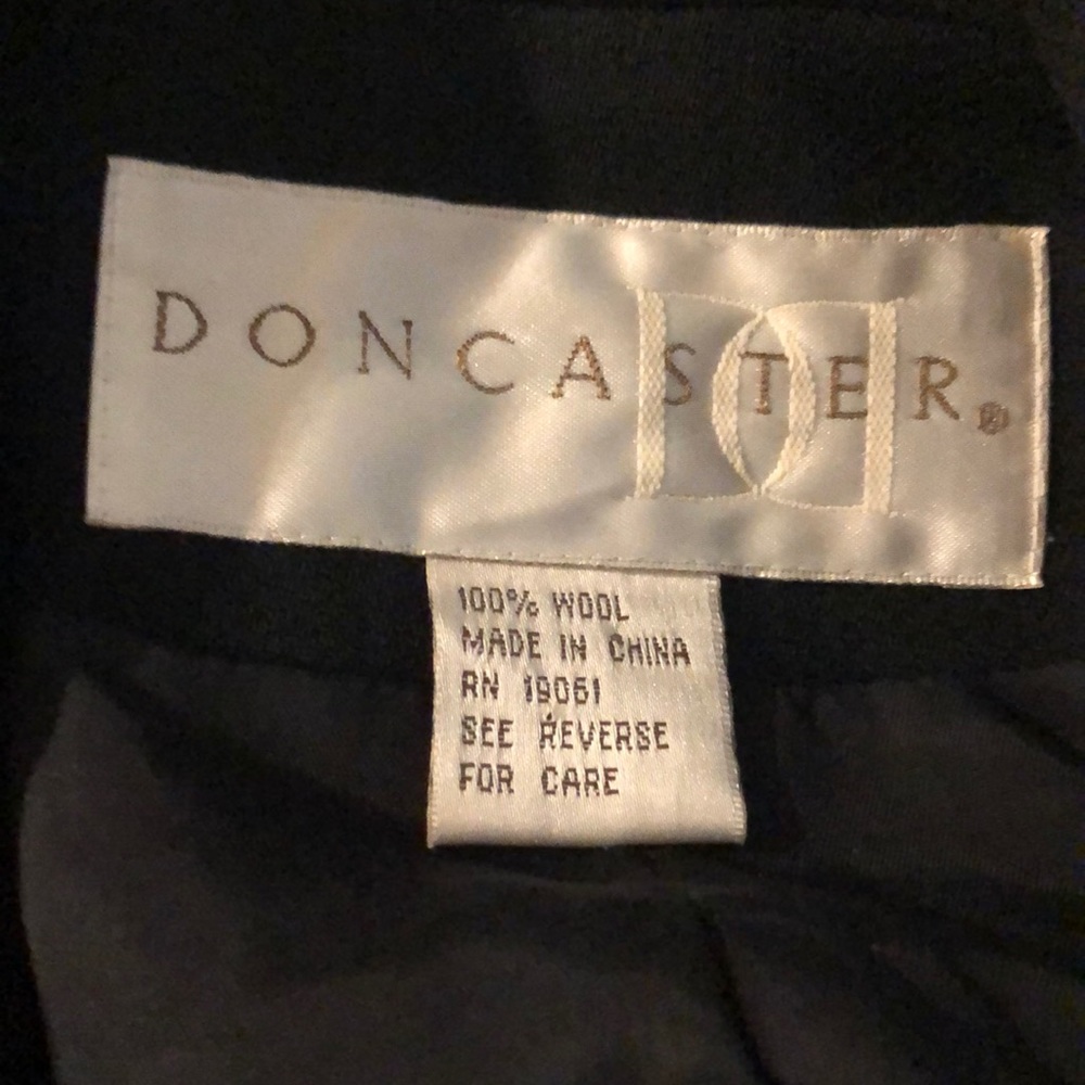 ๐๏ธ# 316 EUC Doncaster Wool Black Blazer - Picture 8 of 8